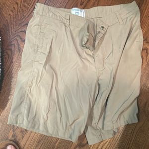 7inch in southern tide khakis